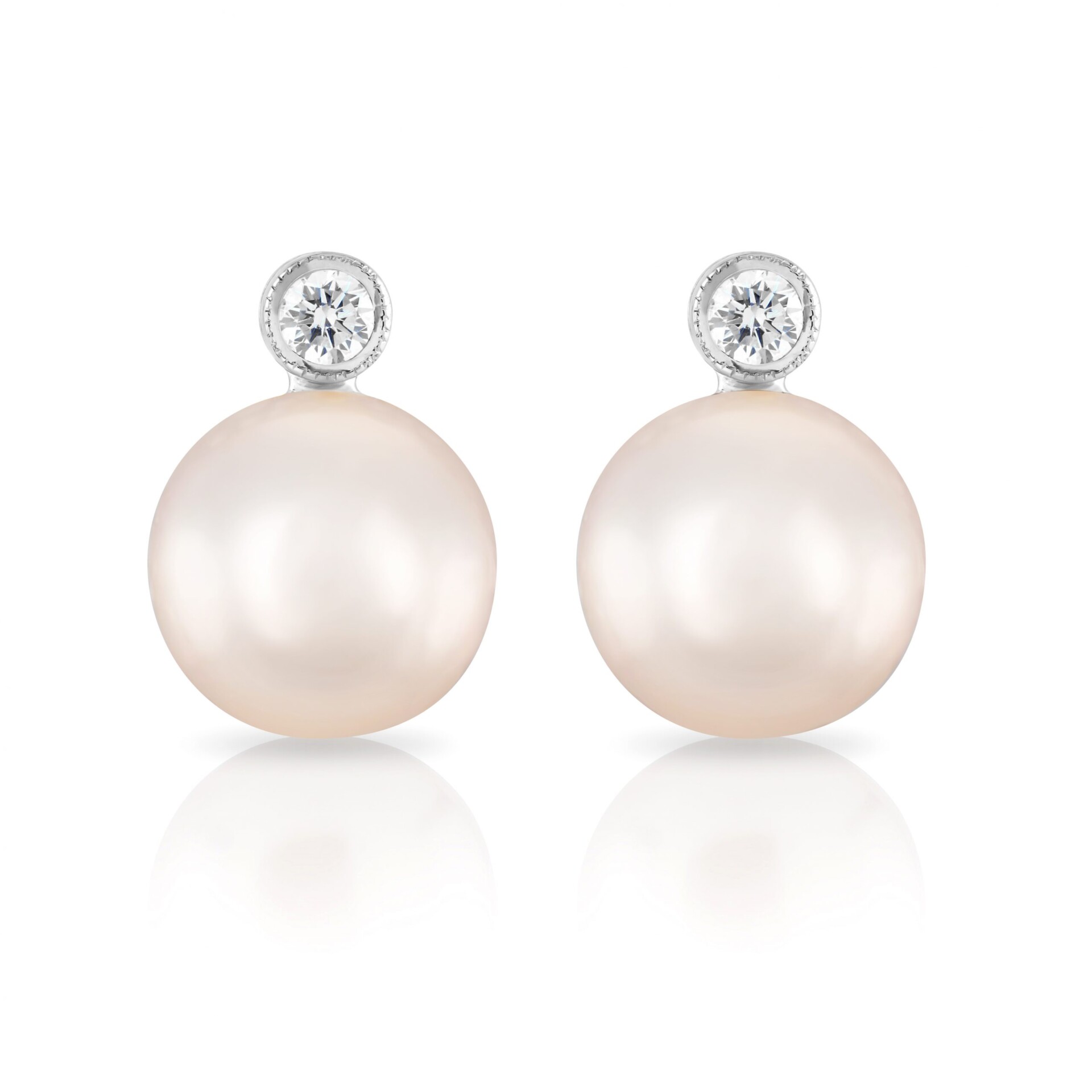 Pearl Ficus Stud Earrings