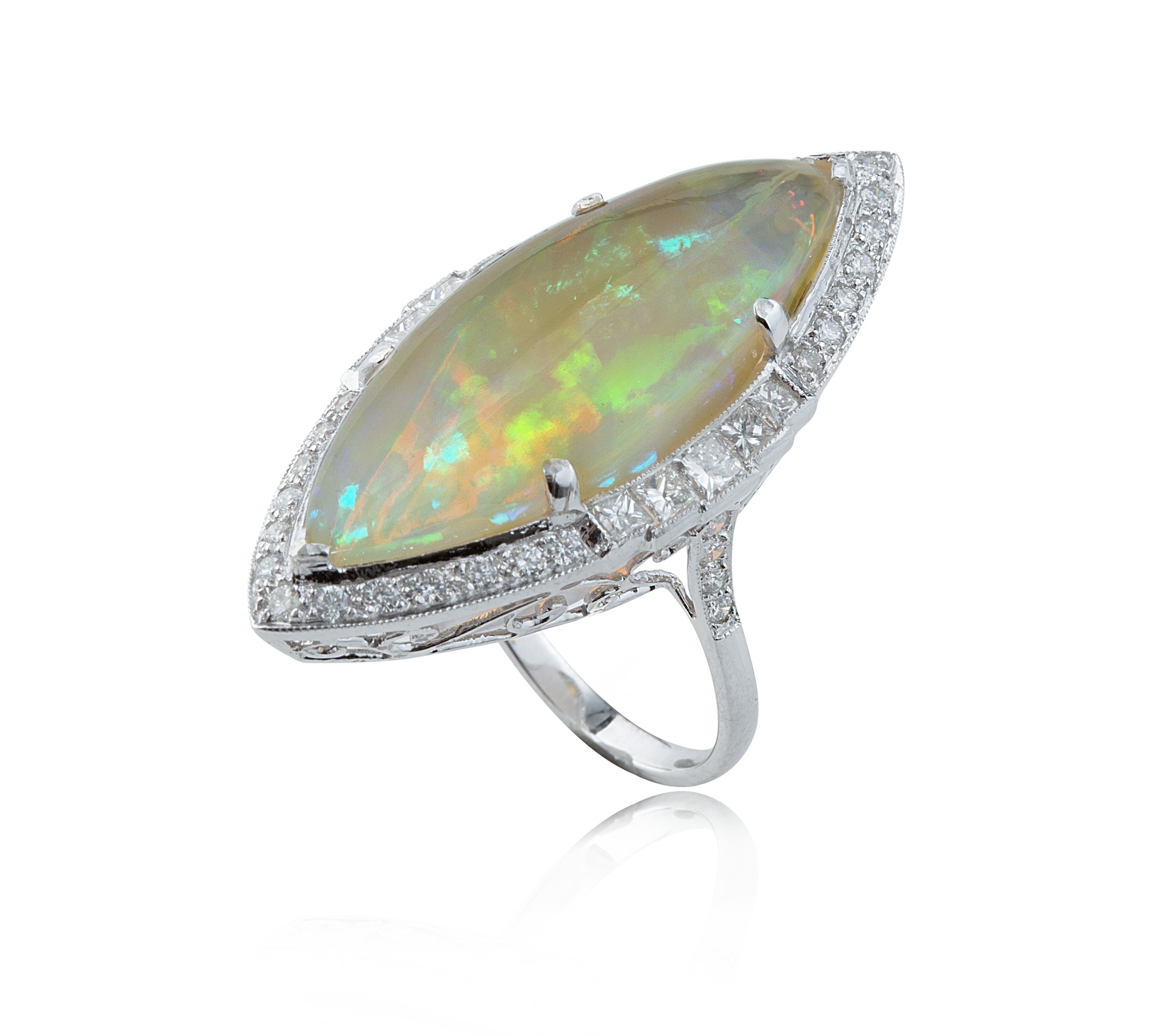 Opal Sinar Bulan Ring